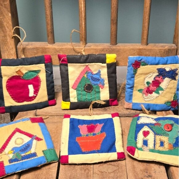 Vintage set of small Quilted ornaments, Vintage cross stich sewing, Birdhouse - Picture 4 of 9